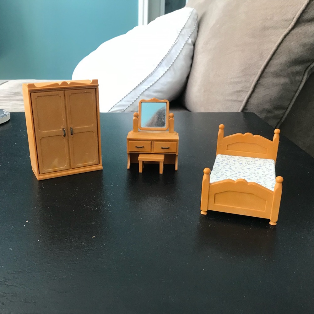 *retired* calico critters chestnut bedroom set